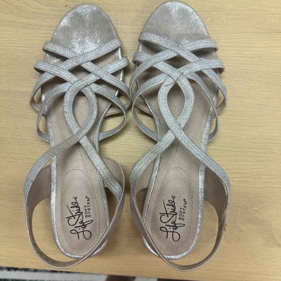 Life Stride Silver Sandals Size 11 EUC - Picture 2 of 3